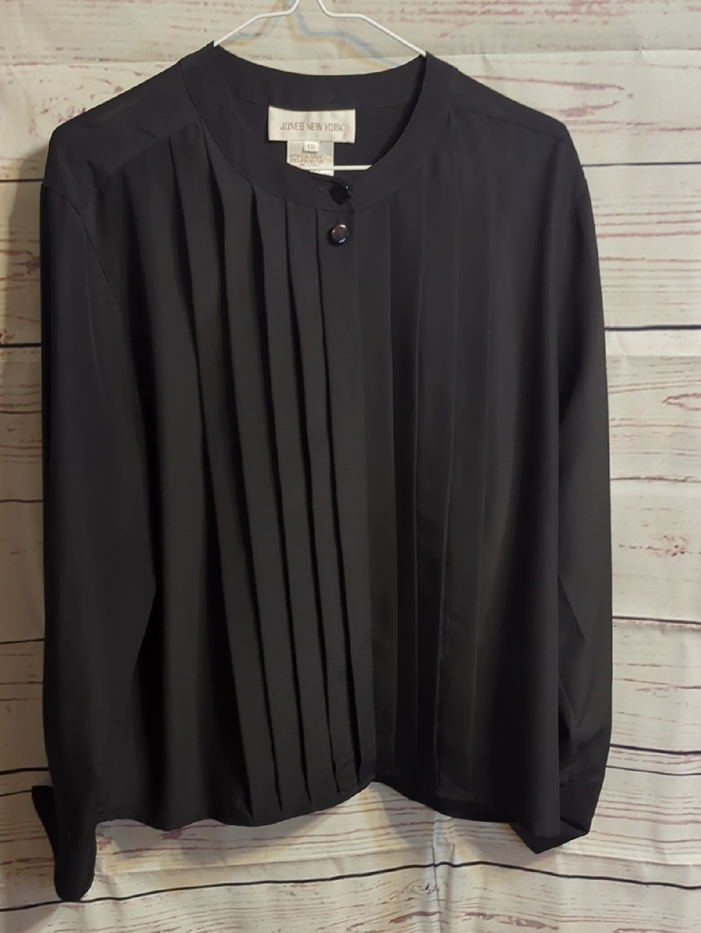 Jones New York Black Pleated Button-Front Blouse